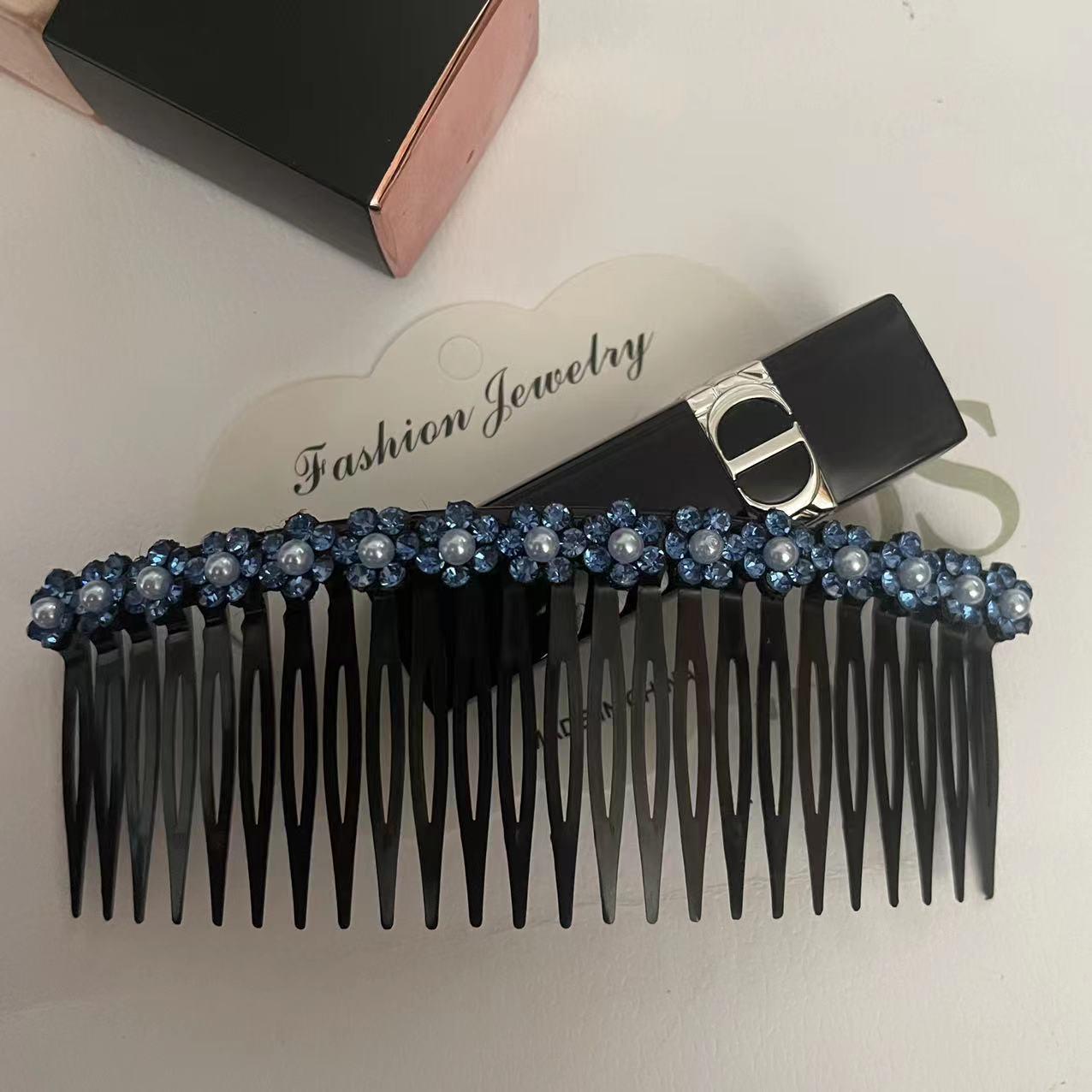 

Аккуратная большая заколка-гребень с крупными стразами в виде цветка сливы, нескользящая, для челки и затылка