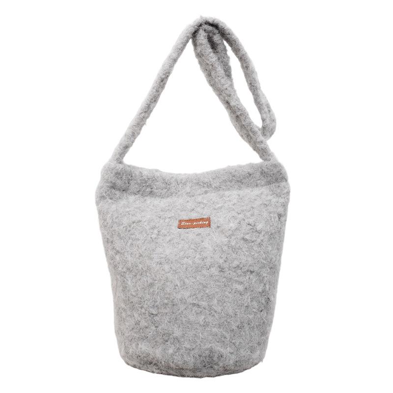 2025 Retro-Style Plush Bucket Bag: Women's Large Capacity Autumn/Winter Soft Furry Commuter Crossbody Bag