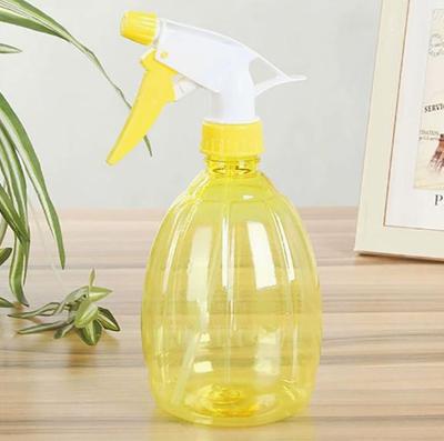 Gelbe Hand-Sprühflasche Bonbonfarbe Kunststoff-Gießkanne für Garten Balkon und Zimmerpflanzen