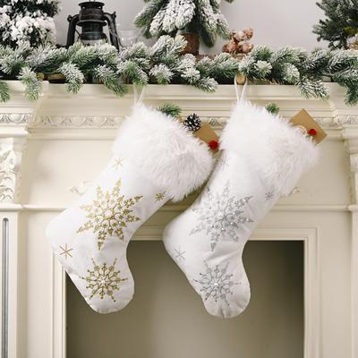 Vánoční punčochy Snowflake Vyšívané závěsné ponožky s plyšovým okrajem Festival Home Decor Dárkové punčochy na vánoční večírek
