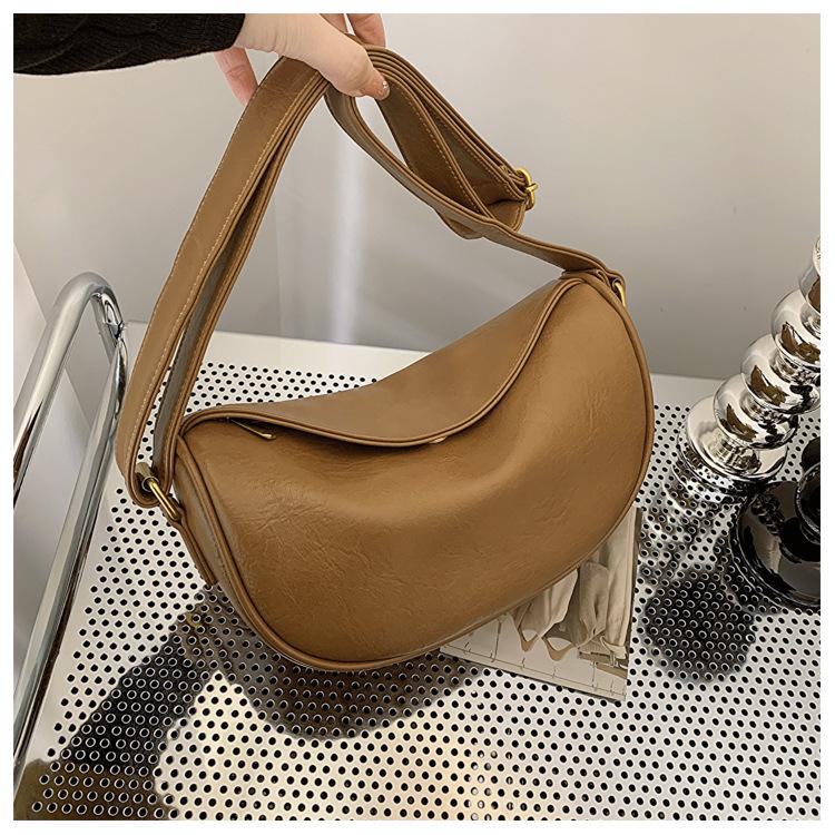 

Soft-faced fashion bag women s shoulder bag casual versatile messenger dumpling bag commuter personality popular shoulder diagonal span bag хакі