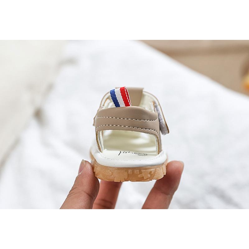 Baby shoes squeaky shoes summer new cartoon bear closed-toe sandals 1-2 years old soft sole walking shoes