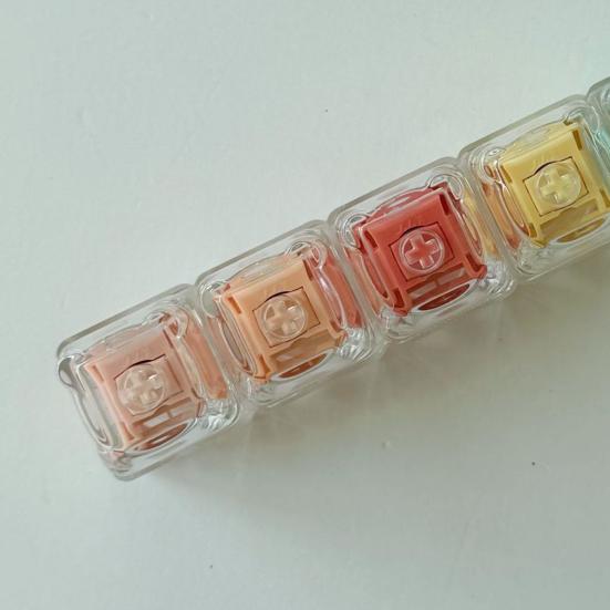 Keyboard Fidget Toy 5-Keys Anxiety Relief Finger Clicker Keychain Focus Aid Clear Keycap Keyboard Decompression Button Sensory