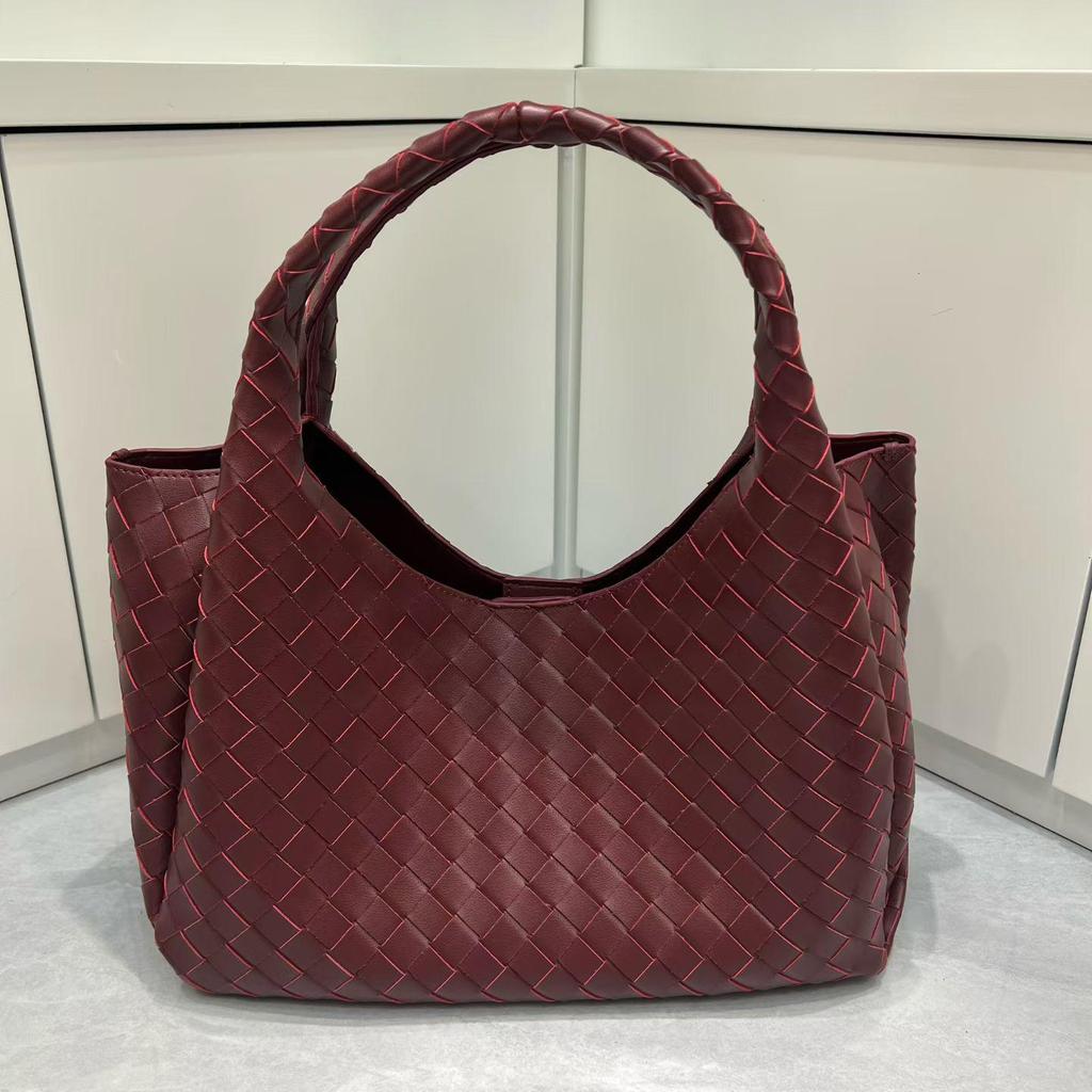 Retro Woven Genuine Leather Shoulder Bag for Women - Large Capacity and Versatile Summer Style