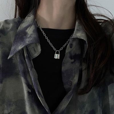 Pinkviolla / Simple Silver Chain Lock Necklace