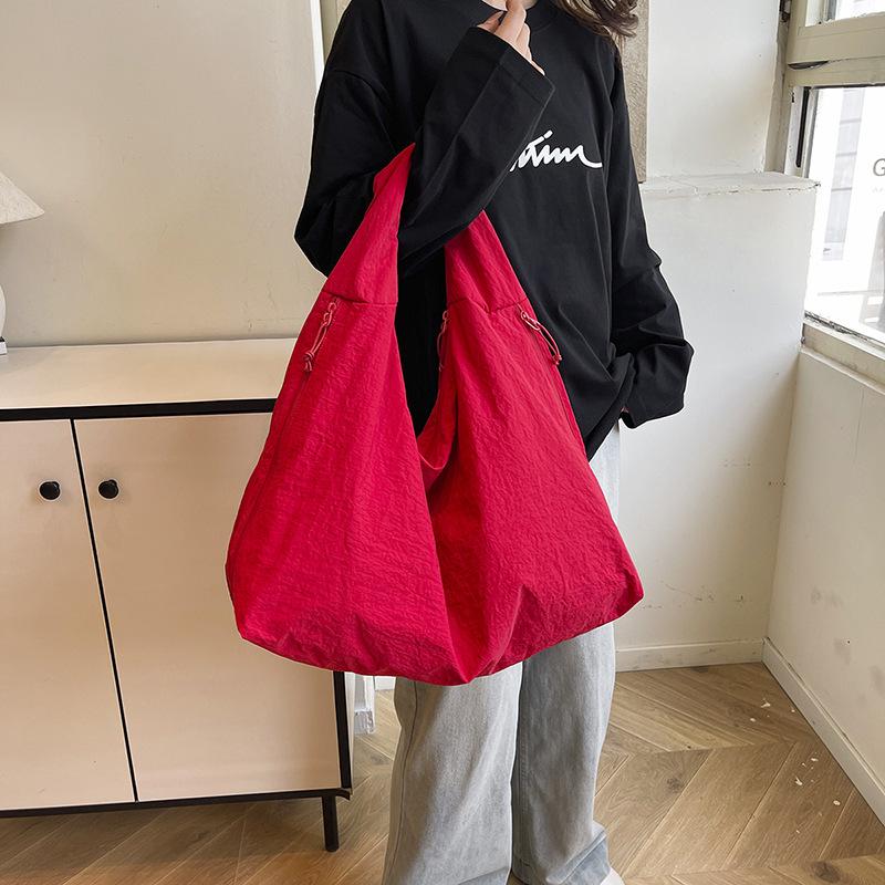 Korean Version of Fashion Nylon Messenger Bag 2025 New Simple Casual Dumpling Bag Large Capacity Versatile Girl Shoulder Bag