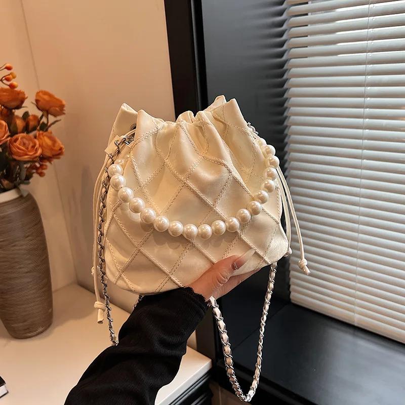 Genți de umăr pentru femei Geantă tip găleată cu lanț de perle Geantă crossbody versatilă la modă pentru femei Genți de designer Poșetă și genți de mână