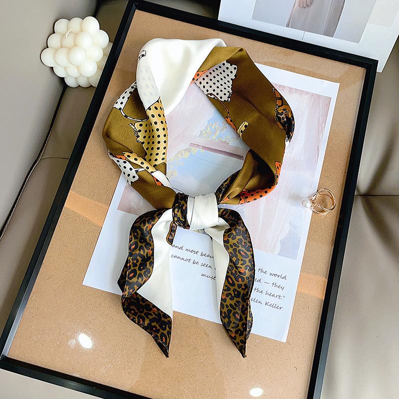 

Silk scarf square scarf high sense fashion versatile imitation silk small scarf literary retro leopard print silk scarf women 70*70