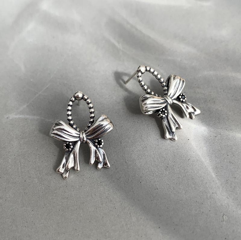 

ANENJERY Black Bowknot Stud Earrings for Women Vintage Distressed Craft Exquisite Earrings Jewelry Gift Accessories aretes