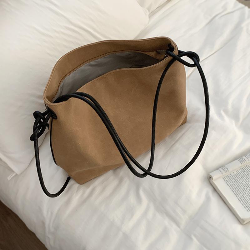 

Осенне-зимняя сумка большой вместимости для женщин, новая ретро-сумка-ведро из искусственной кожи, матовая сумка для воды, сумка-тоут из нишевого дизайна