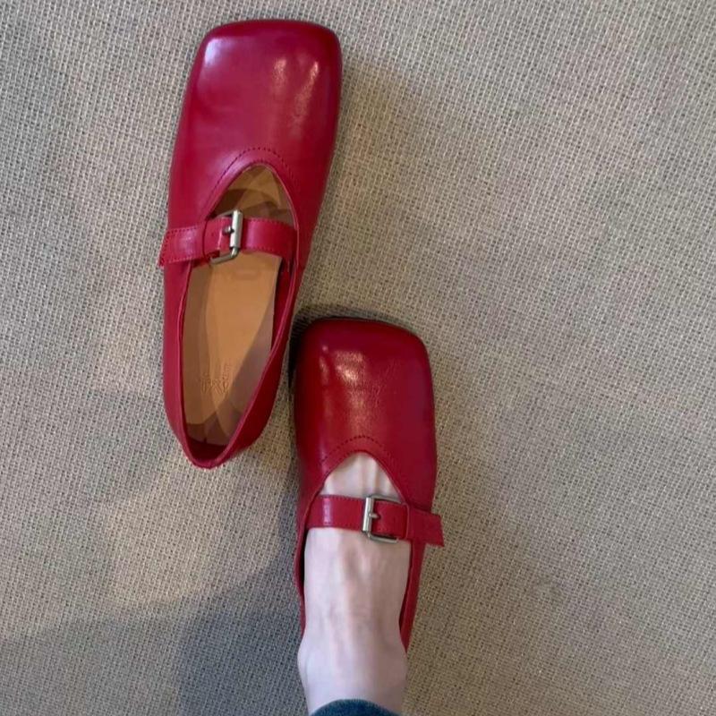 

Версия из овчины ~ ретро-стиль Хепберн с квадратной головой, неглубоким горлом, одиночные туфли с одной пряжкой и ремнем, полые, одиночные туфли женские, красные, мягкая поверхность, плоская подошва 35