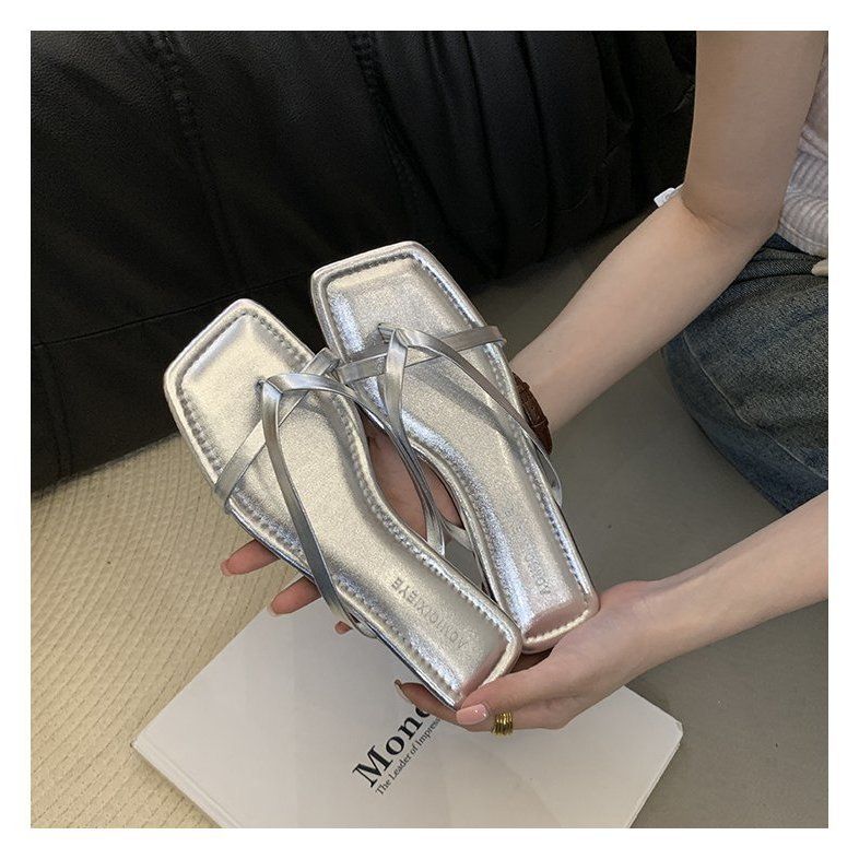 

Flat bottom toe flip-flops women s outer wear 2025 summer new simple temperament Korean version square head beach cool slippers 40 серебряный