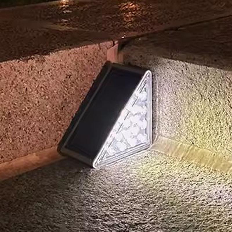 

Солнечные треугольные ступеньки для наружных дорожек и дворов Constant Light - White