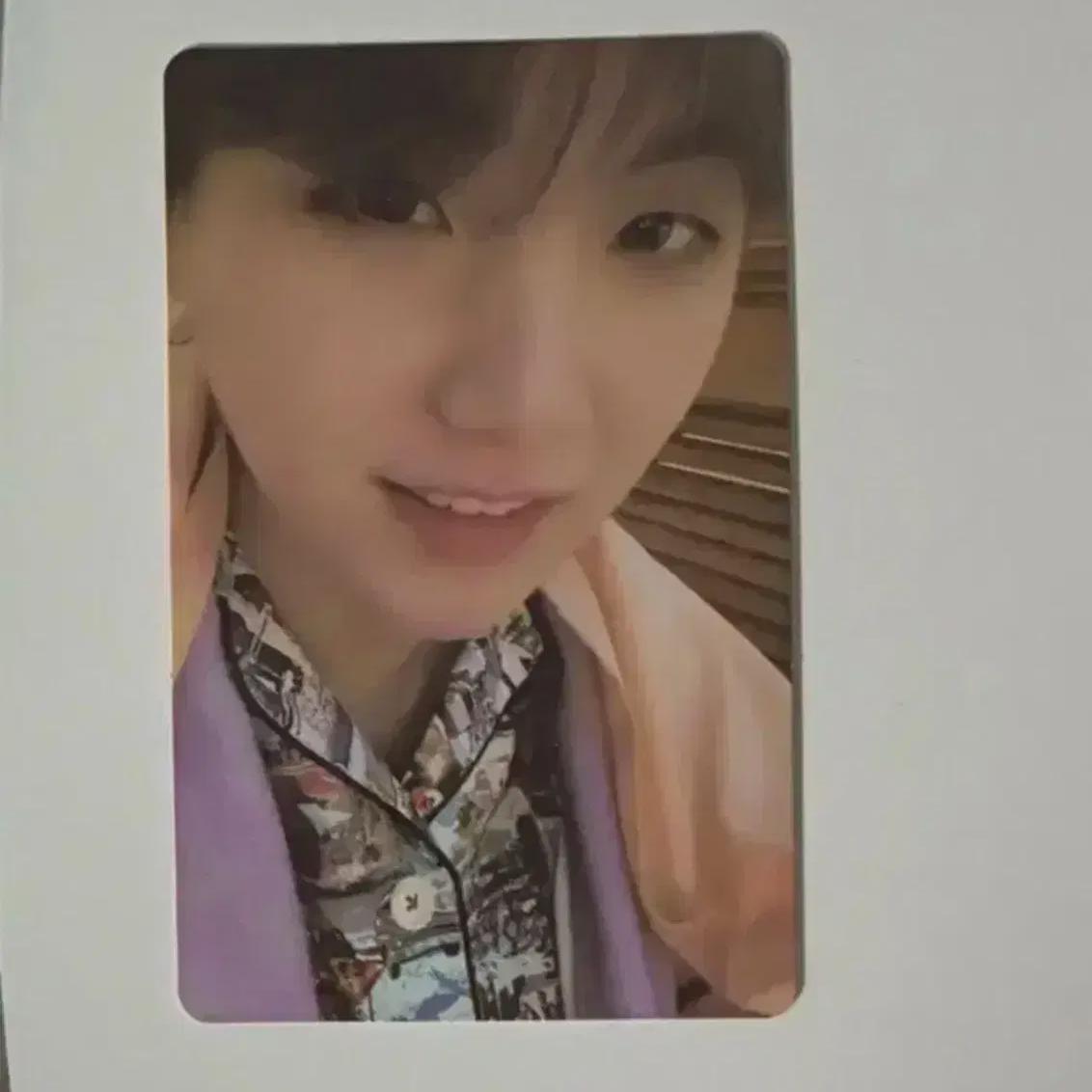 

BTS Продаёт фотокарточку Шуги