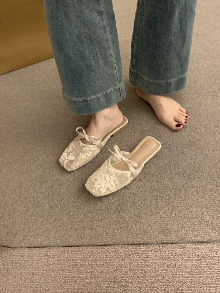 

French beautiful mesh yarn breathable one-word bow baotou half slippers women s summer 2025 new temperament thick heel sandals 40