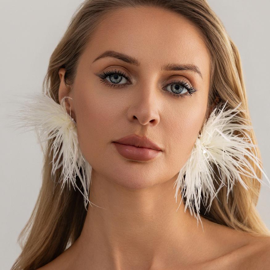 Orecchini perforati alla moda con piume multicolore, Adatti per accessori gioielli da festa di matrimonio fatti a mano retrò da donna