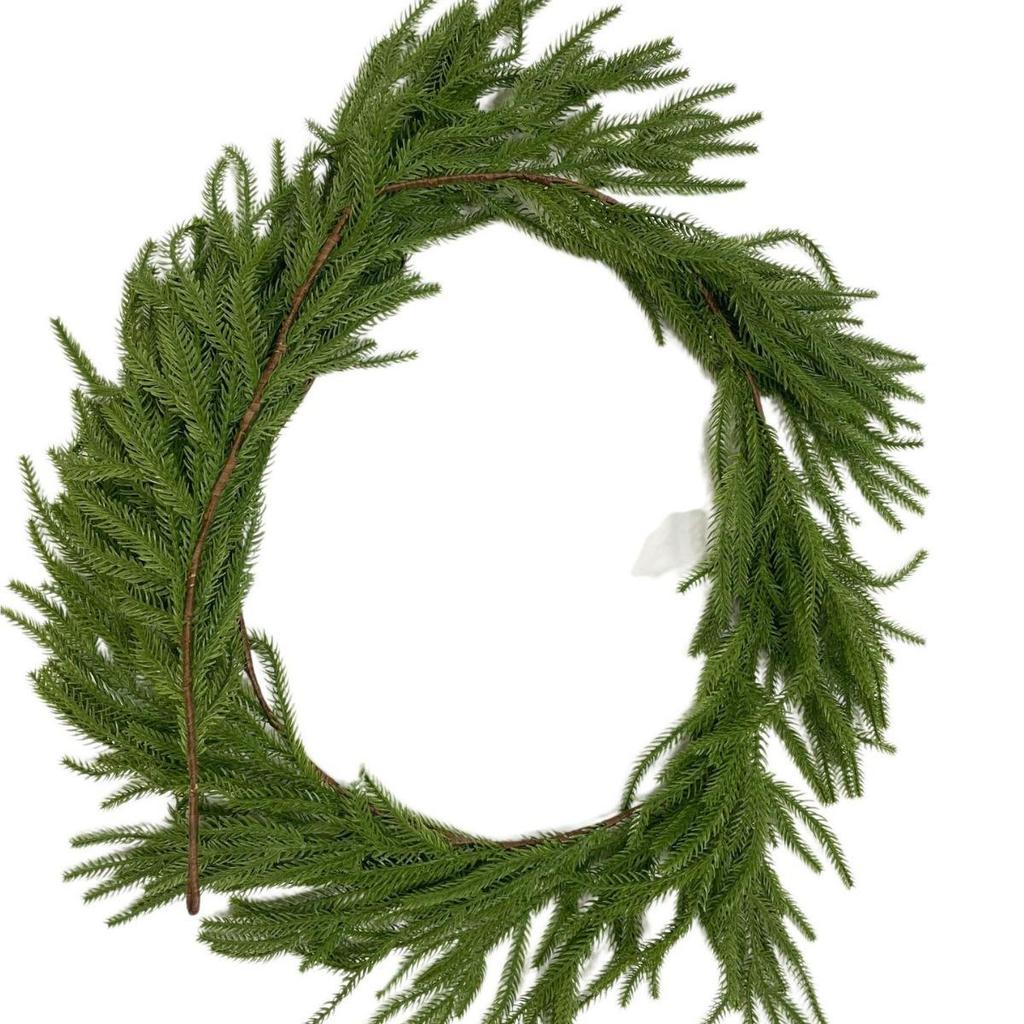Simulated Green Pine Needle Rattan Vine, 2m Encrypted Plastic Christmas Decoration for Festive Atmosphere.