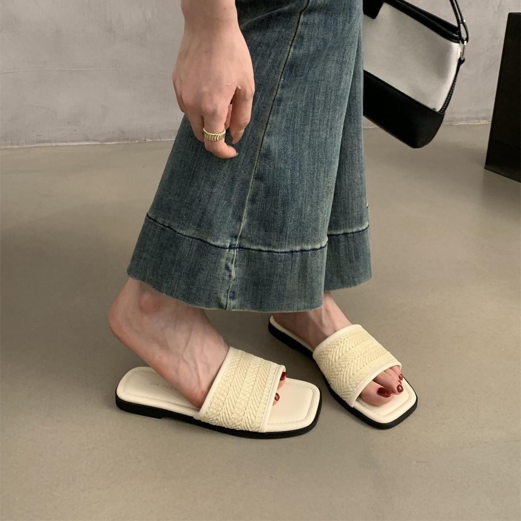 French flat-bottomed woven small cool slippers women's shoes wear 2025 new summer soft-soled beach one-word sandals
