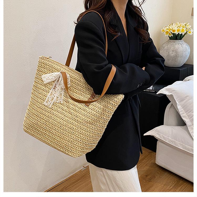 Simple and large-capacity straw bag women's new versatile commuter shoulder bag woven tote bag