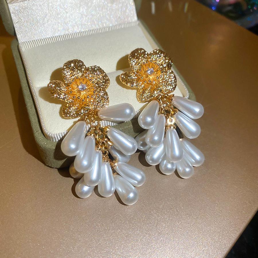 Elegant French Retro Floral Pearl Earrings - Geometric, Versatile, High-End Design for Women