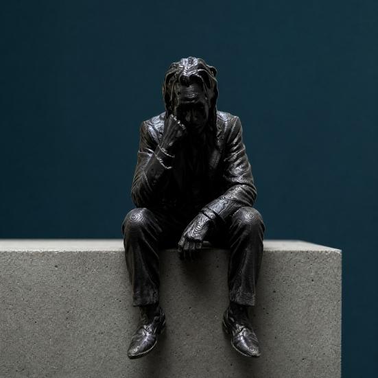 3D Printed Thinker Figurine, Small Upset Clown Shelf Sitter for Living Room Bookshelf Office Desktop Decor