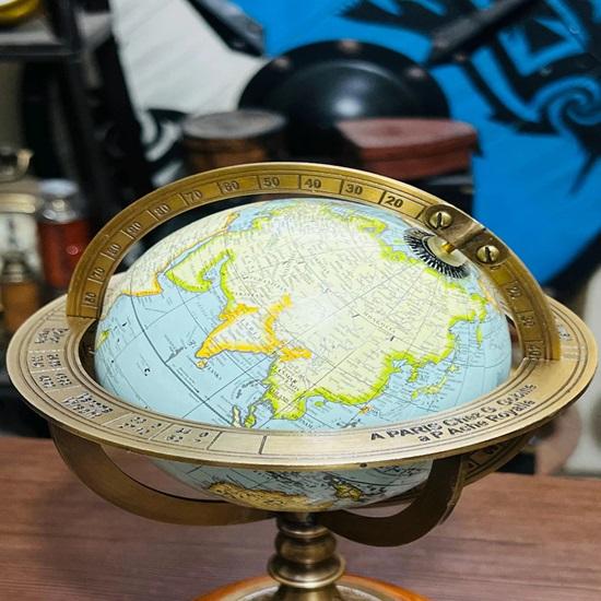 22,86 cm Ručně vyrobený mosazný embosovaný armilární glóbus Unikátní dekorace do domácí kanceláře