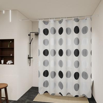 La tenda da bagno minimalista a pois grigi e bianchi e la tenda divisoria per il WC sono un must-have per gli appassionati del minimalismo.