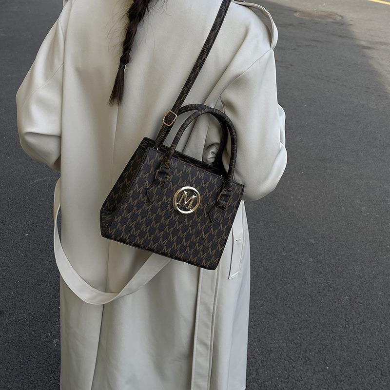 Trend texture simple fashion letter handbag new shoulder crossbody casual small square bag