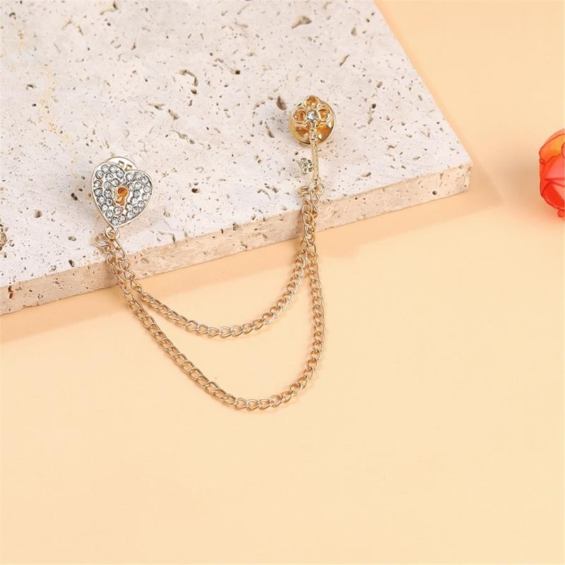 Elegant Metal Heart Key Brooch Long Chain Fashion Accessory odern Key Heart Brooch With Extended Chain For Women Men