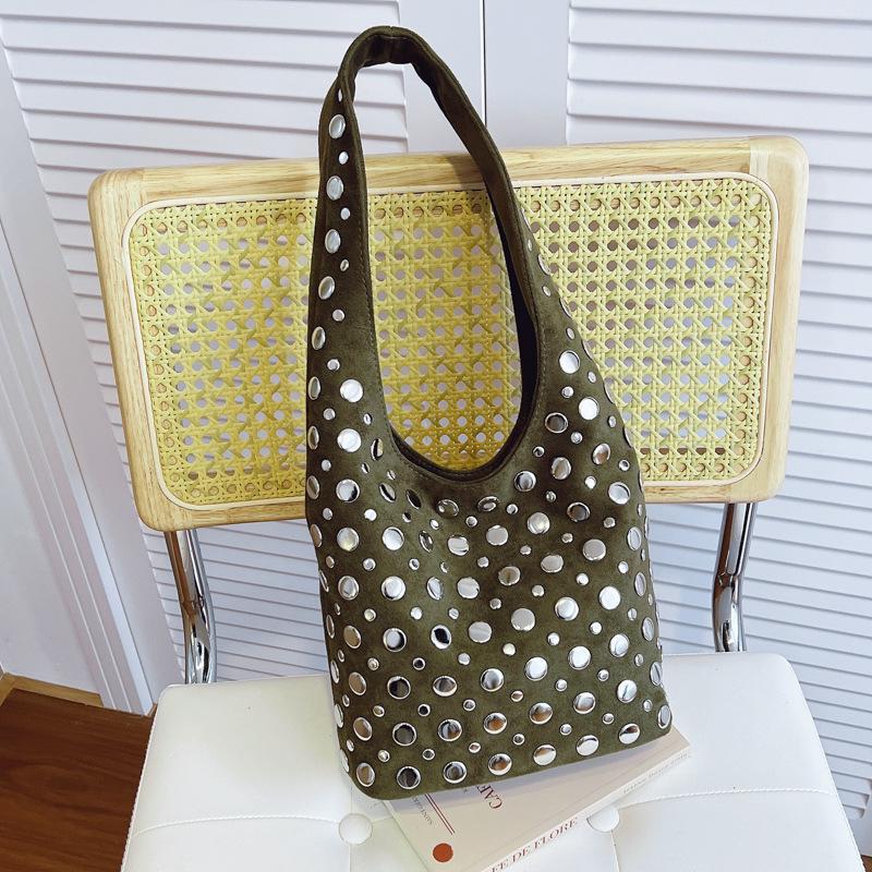 Women's Retro Punk Rivet-Studded Shoulder Bag - European/American Style