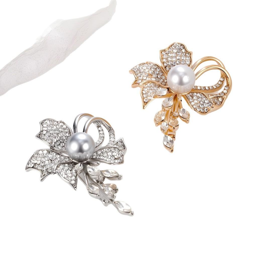 Flower Brooch Pin With Rhinestones For Women Elegant Jewelry Accessory
