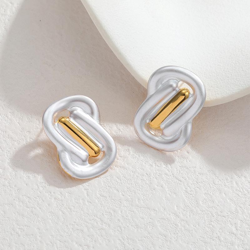 18k Gold Geometric Stainless Steel Stud Earrings – Fashionable Design with High-Class Elegance