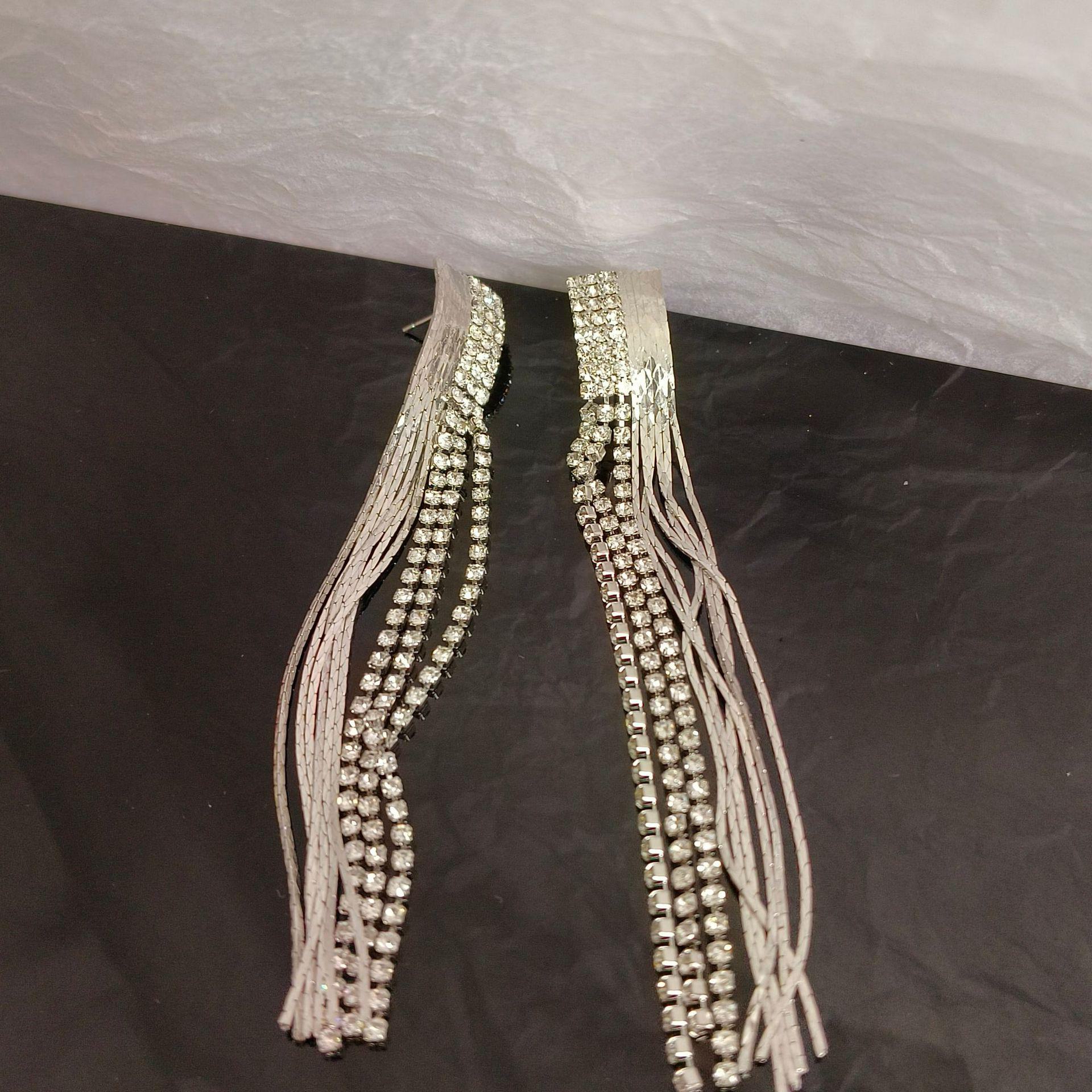 

Модные длинные серьги-кисточки для женщин: Легкая роскошь, мода, универсальность, уникальный европейский и американский дизайн null