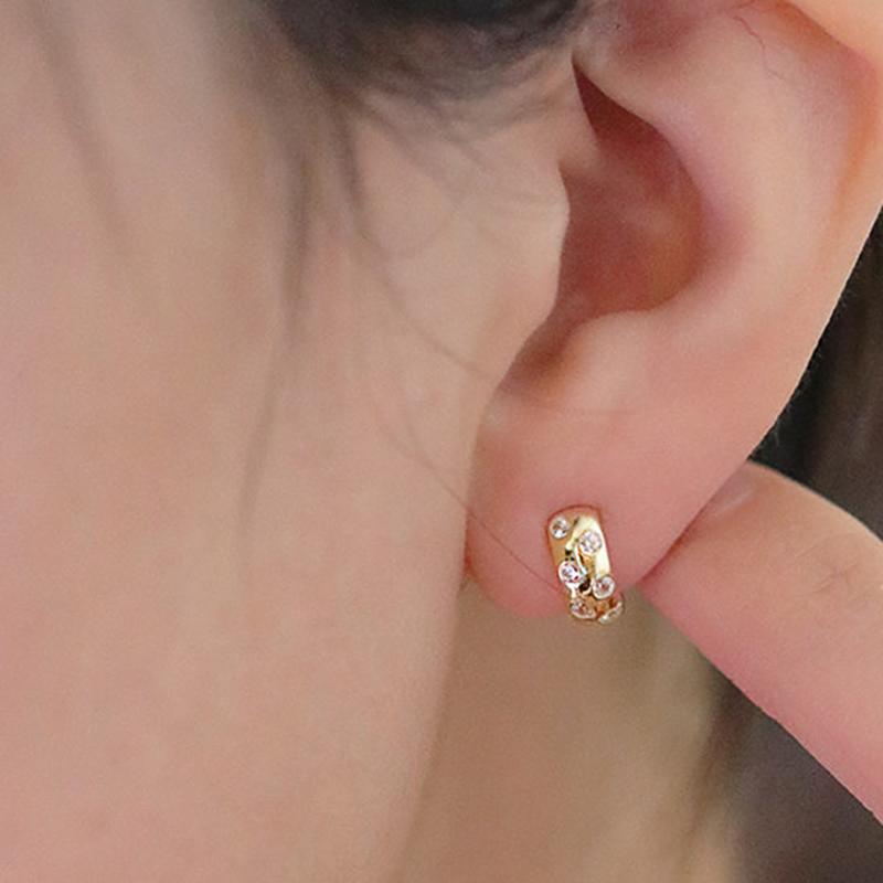 Huitan Kleine Kreis Ohrringe mit Runden Zirkonia Gold Farbe Hoop Ohrringe Modische Frauen Zubehör Heißer Verkauf Schmuck