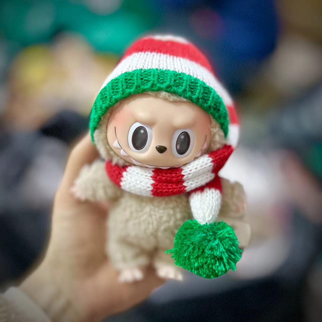 

Рождественский набор Лабубу Макарон: 15см кукла-подвеска в закрытой коробке в новогодней одежде 15cm Pendant Clothes