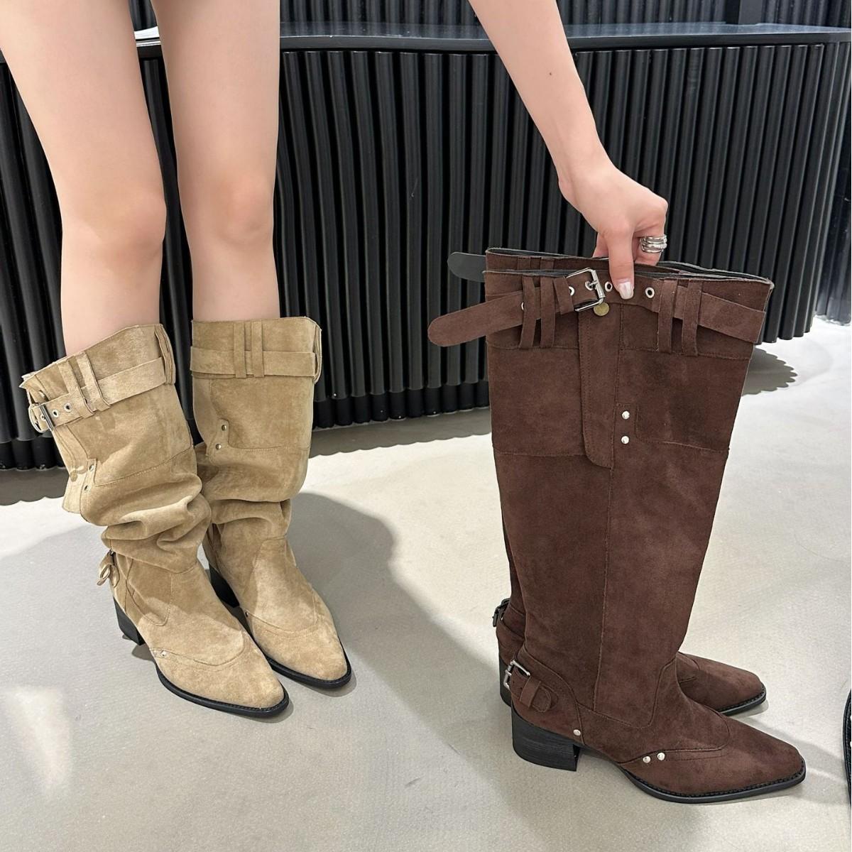 

2025 autumn and winter khaki suede pointed boots children thick heel thin pleated piled boots but knee boots women 39 темно-коричневого