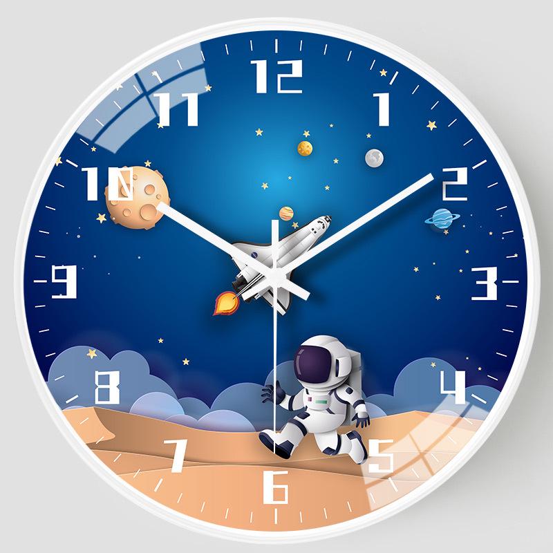 Creative Astronaut Children's Silent Wall Clock: Ideal for Bedrooms & Living Rooms