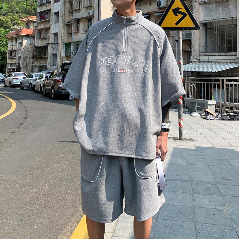 

Мужской летний комплект из вафельной футболки с полумолнией и шорт – повседневный, легкий, модный костюм-двойка Small серый