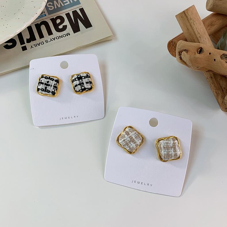 Square square plaid earrings, fabric, metal frame, checkerboard earrings, small fragrant temperament stud earrings.