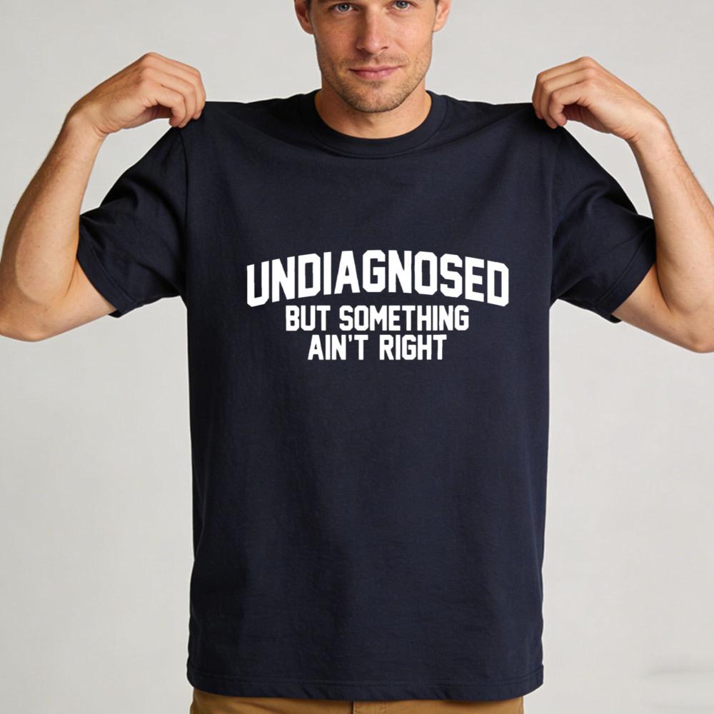 Camiseta Gráfica Unisex de Algodón de Manga Corta para Hombre con Cita 'No Diagnosticado Pero Algo No Va Bien'