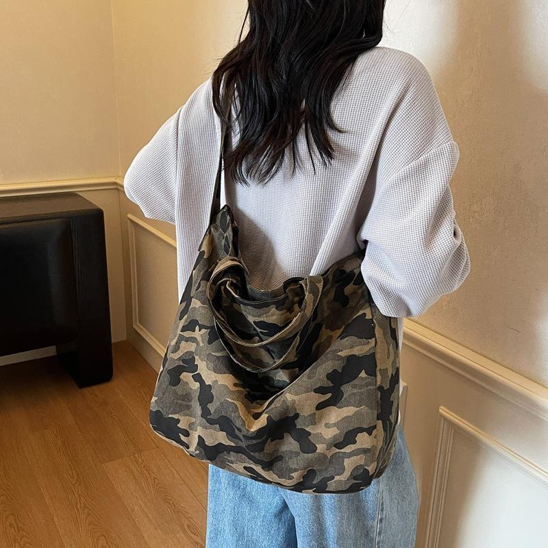 Nuova Borsa da Donna alla Moda con Manico Superiore di Grande Capacità Elegante e Versatile Borsa da Lavoro Borsa a Spalla Casuale e Semplice Borsa Tote Camouflage