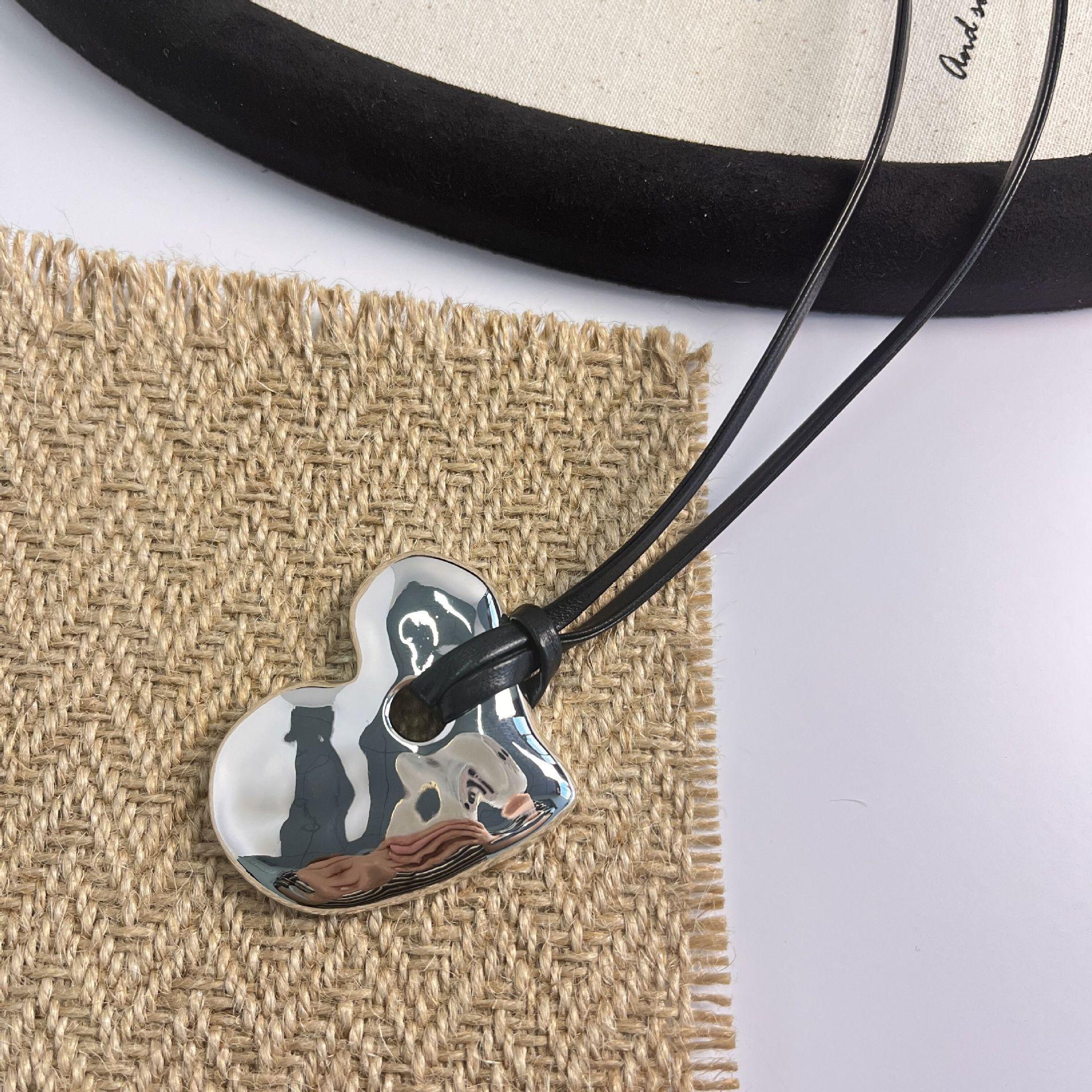 

Осень и зима новое ожерелье для любви кожаная веревка ниша свет роскошь высококачественный персиковый кулон в форме сердца свитер цепочка темперамент универсальные аксессуары