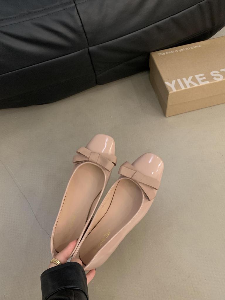 French Inner Height-increasing Patent Leather Bow Light Mouth Square Head Single Shoes Women's 2025 New Shoes Commuter Versatile Soft-soled Ladyshoes