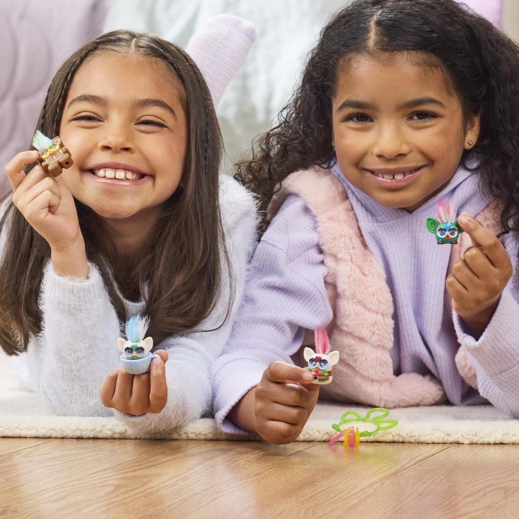 Hasbro Furby Mini Advent Věk 24 Překvapení Vánoční Samolepky Zábavný Autentický Kalendář, 5+, Hračky, 1-palcový (2,5 cm) Figurky, & Příslušenství, G1647,