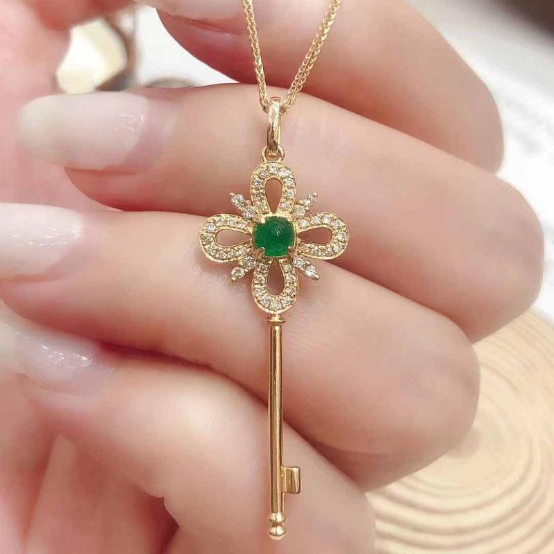 Emerald Iris Flower Clavicle Necklace with 18K Gold Plating
