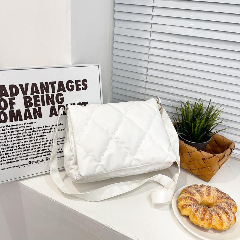 Down Bag Women's Autumn and Winter 2025 New Trendy Rhombus Small Square Bag Versatile Large Capacity Shoulder Messenger Bag
