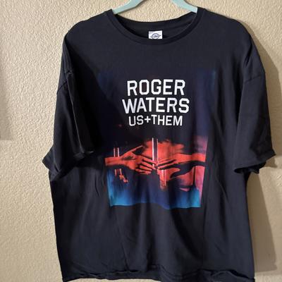 Roger Waters Us Them Shirt Adult Xxl Black 2017 Tour Band Pink Floyd Mens Unisex T-Shirt