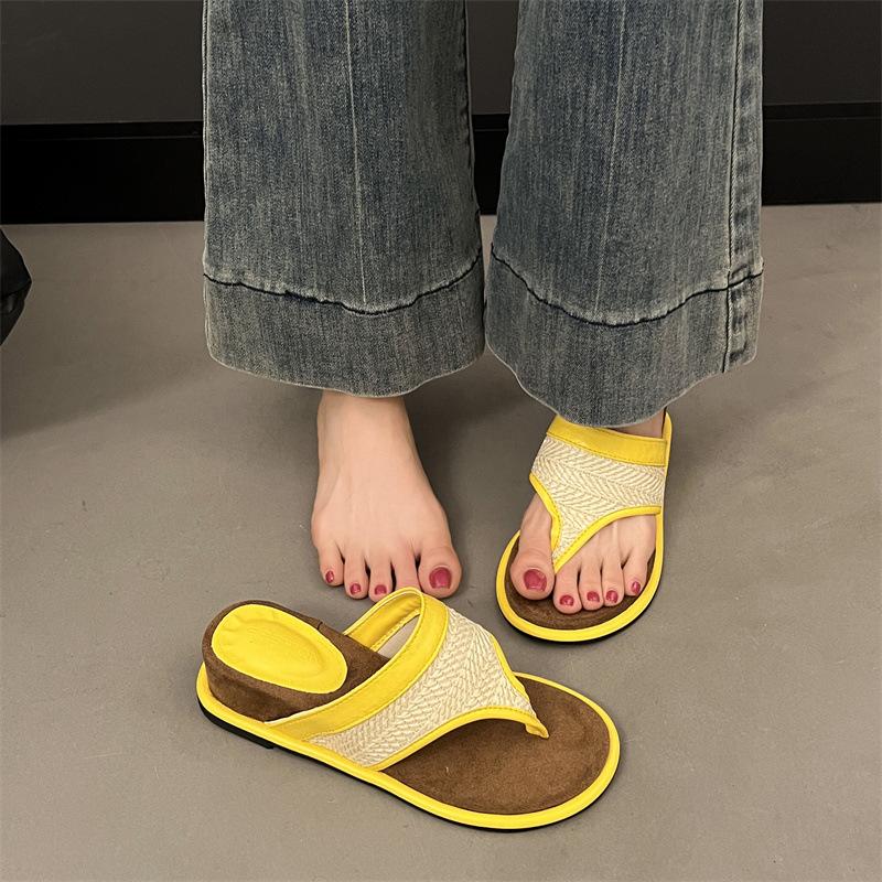 Casual vacation retro slope heel flip-flops women's summer wear 2025 new with skirt heightening cool slippers