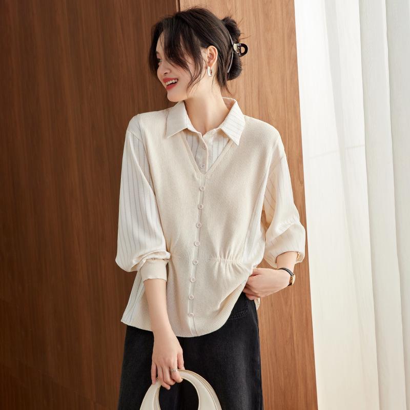 

Модный женский полосатый трикотажный костюм-двойка на осень 2025 года с рубашкой с отложным воротником M