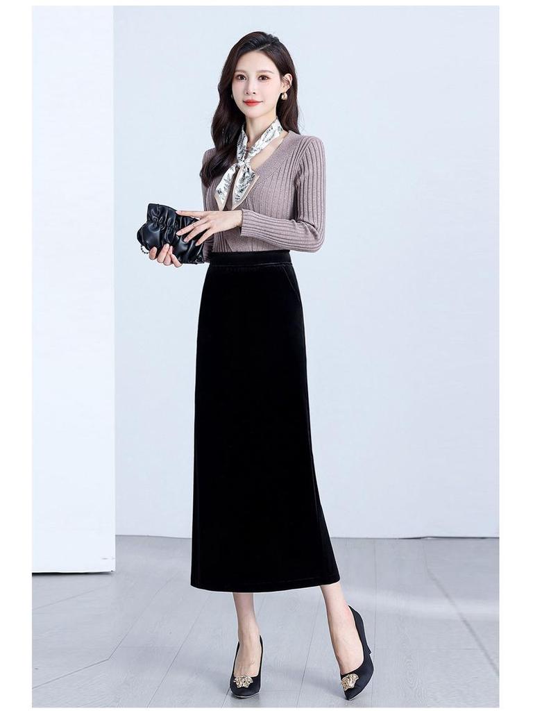 Golden Velvet Slit Pencil Skirt - Women's Spring/Autumn 2026 Collection